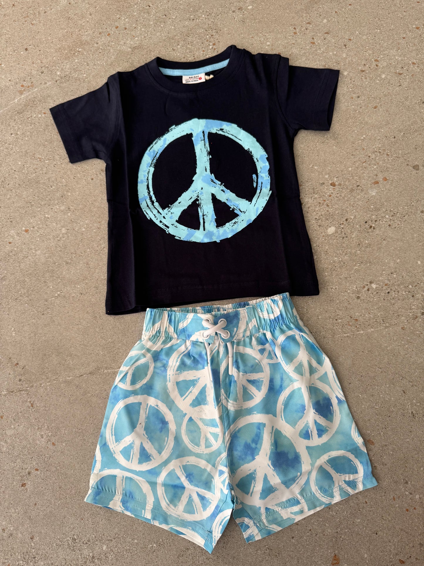 Shorts baby blue with white peace print